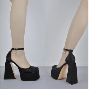 🌸NEW Ankle Strap Chunky Platform Women’s Black Shoes Size 8 With Box.